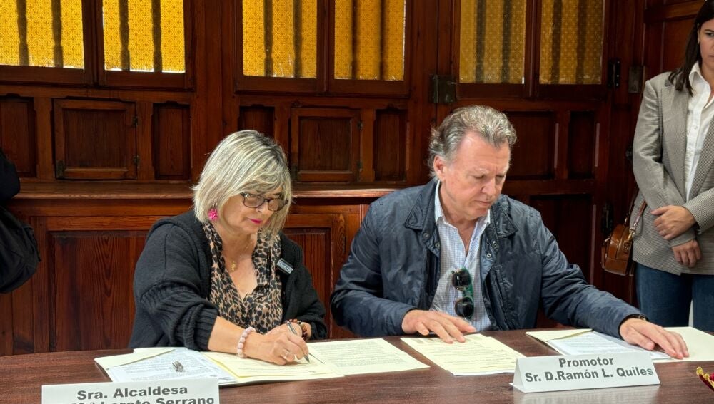 Acto de firma de actas de recepción de las obras ejecutadas en la Casa de Don Gabino.