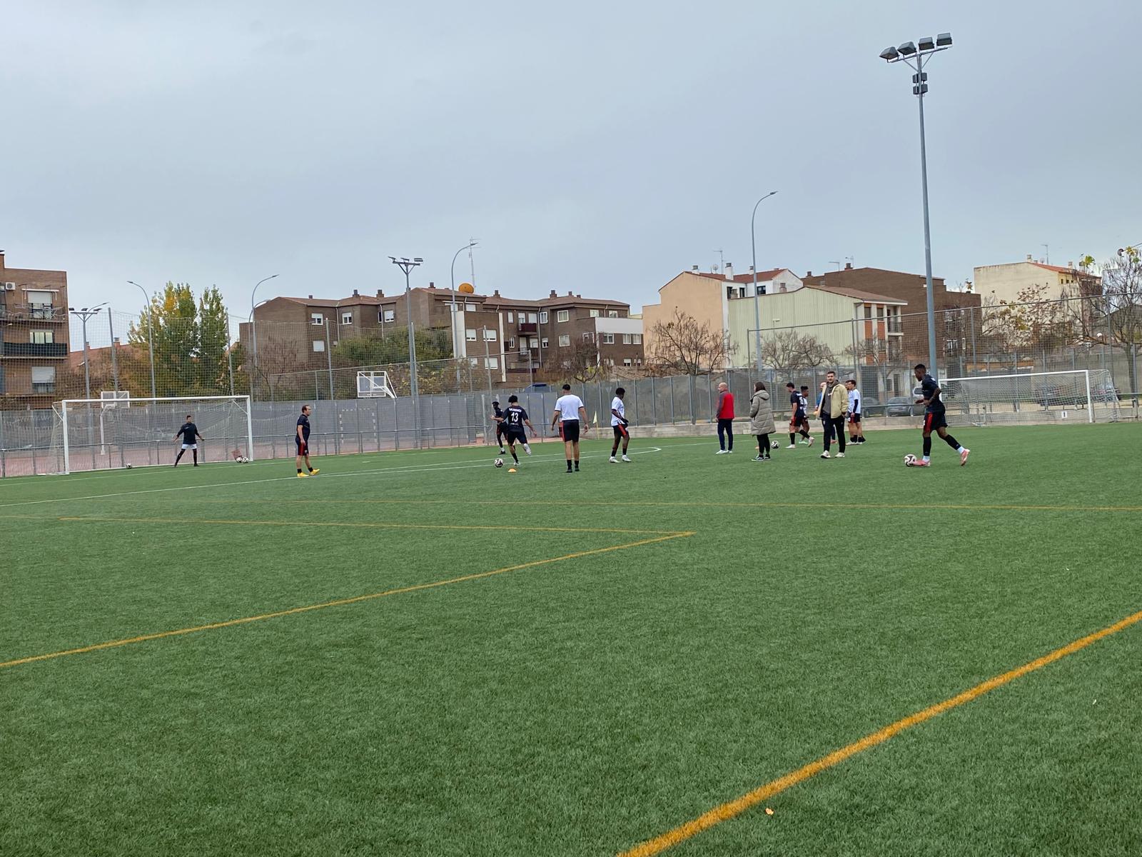Futbolistas extranjeros, un exjugador del Salamanca UDS, un árbitro y colaboradores sin licencia, entre los nuevos integrantes de un renacido Salamanca City que justifica despidos Futbolistas extranjeros, un exjugador del Salamanca UDS, un árbitro y colaboradores sin licencia, entre los nuevos integrantes de un renacido Salamanca City que justifica despidos