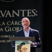 El escritor Arturo Pérez-Reverte durante la conferencia inaugural 'El soldado Cervantes' en las Jornadas Cervantinas 