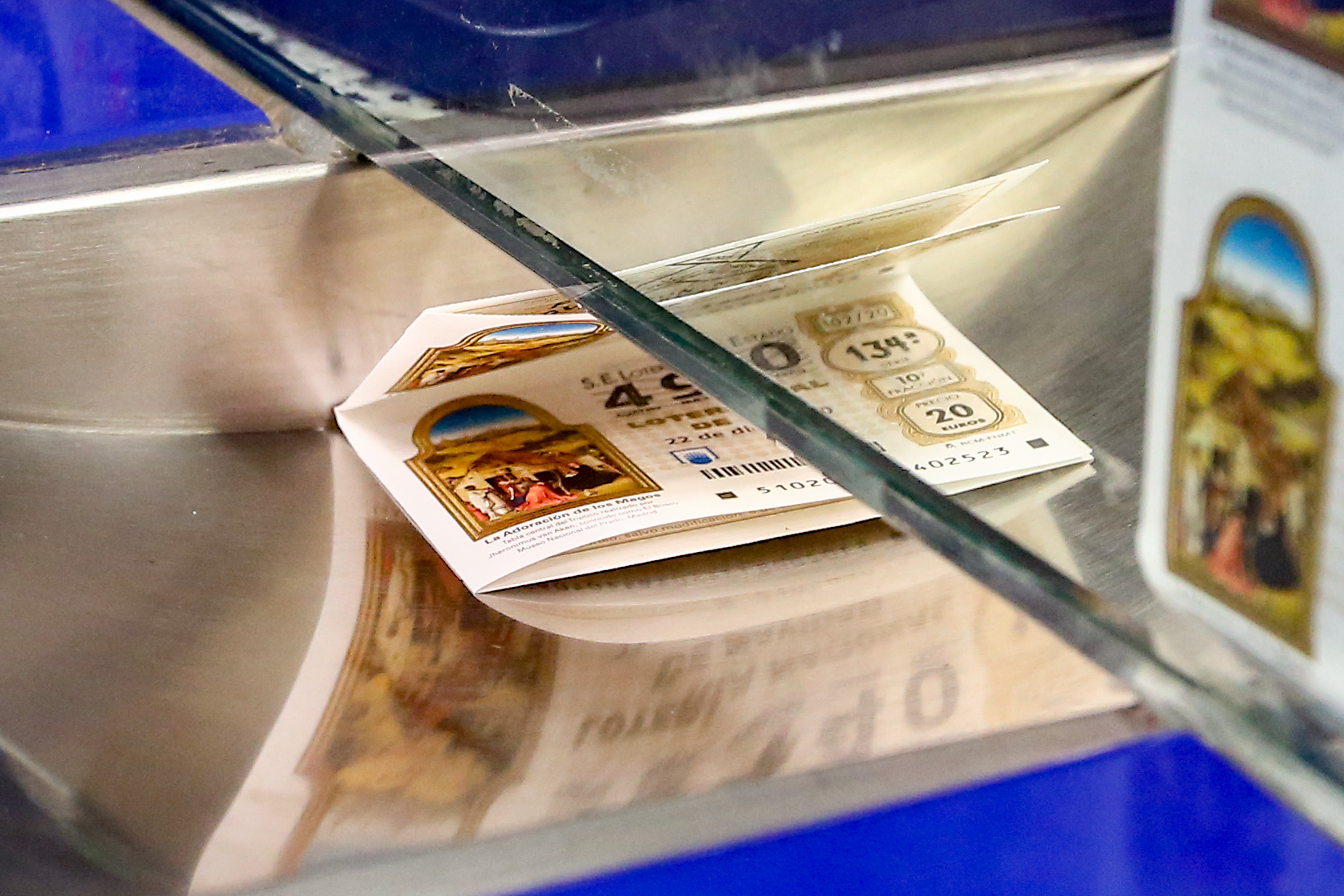 Décimos para el Sorteo Extraordinario de la Lotería de Navidad 2020 en la administración de lotería La Pajarita, en Madrid (España), a 4 de noviembre de 2020. Décimos para el Sorteo Extraordinario de la Lotería de Navidad 2020 en la administración de lotería La Pajarita, en Madrid (España), a 4 de noviembre de 2020.