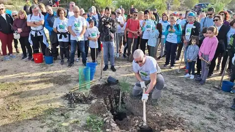 Masiva afluencia a la fiesta medioambiental 'Por una sierra más verde' en Benejúzar Masiva afluencia a la fiesta medioambiental 'Por una sierra más verde' en Benejúzar