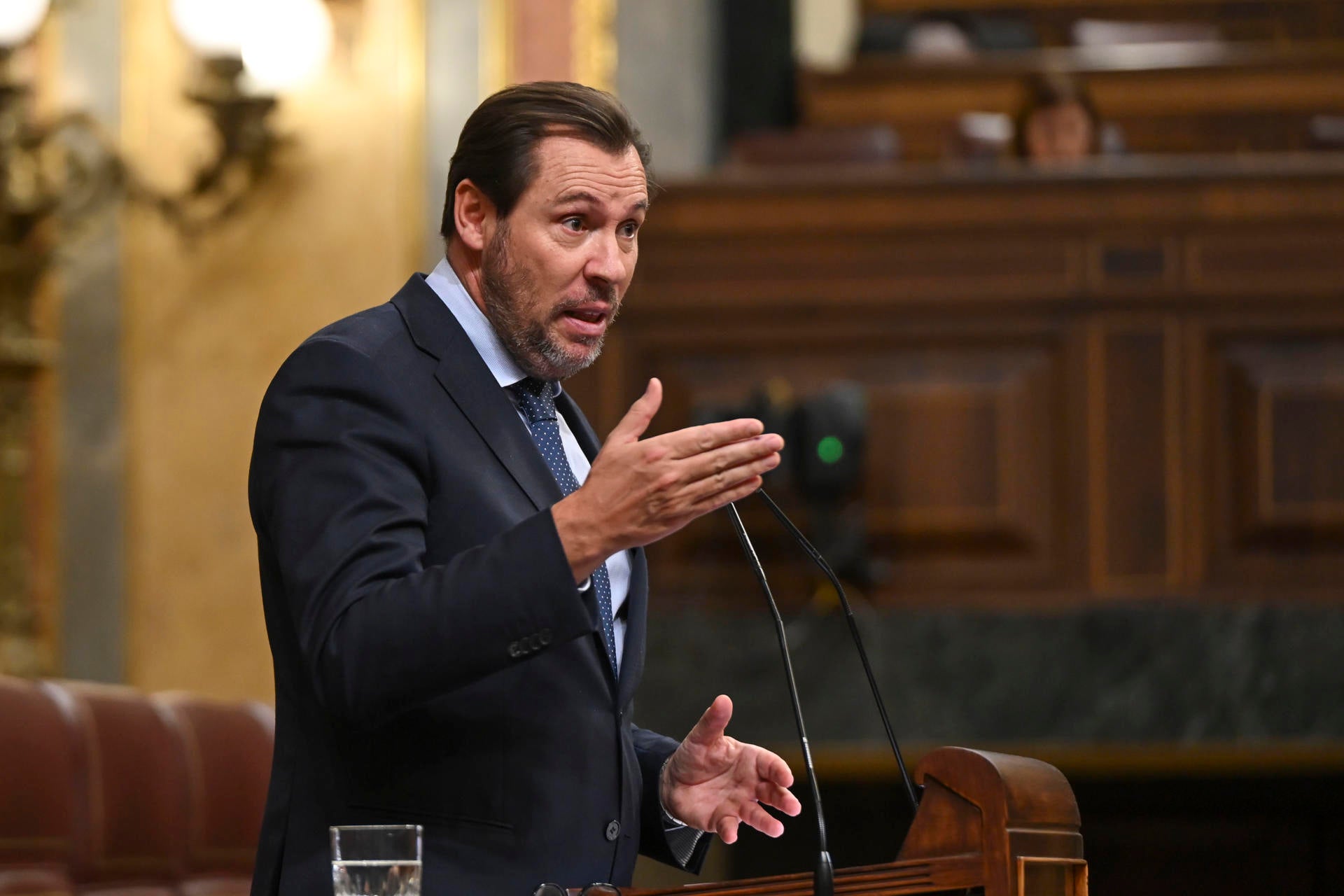 Óscar Puente pone en duda la versión de Mazón del día de la DANA y critica al PP por "desviar la atención" con Teresa Ribera Óscar Puente pone en duda la versión de Mazón del día de la DANA y critica al PP por "desviar la atención" con Teresa Ribera