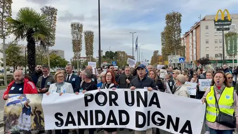 Medio millar de talaveranos se manifiestan por la sanidad Medio millar de talaveranos se manifiestan por la sanidad