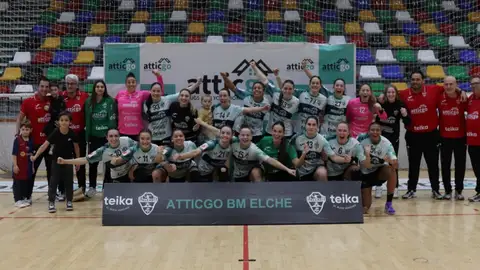 El Atticgo CBM Elche celebra el pase a la fase de grupos de la European League. El Atticgo CBM Elche celebra el pase a la fase de grupos de la European League.