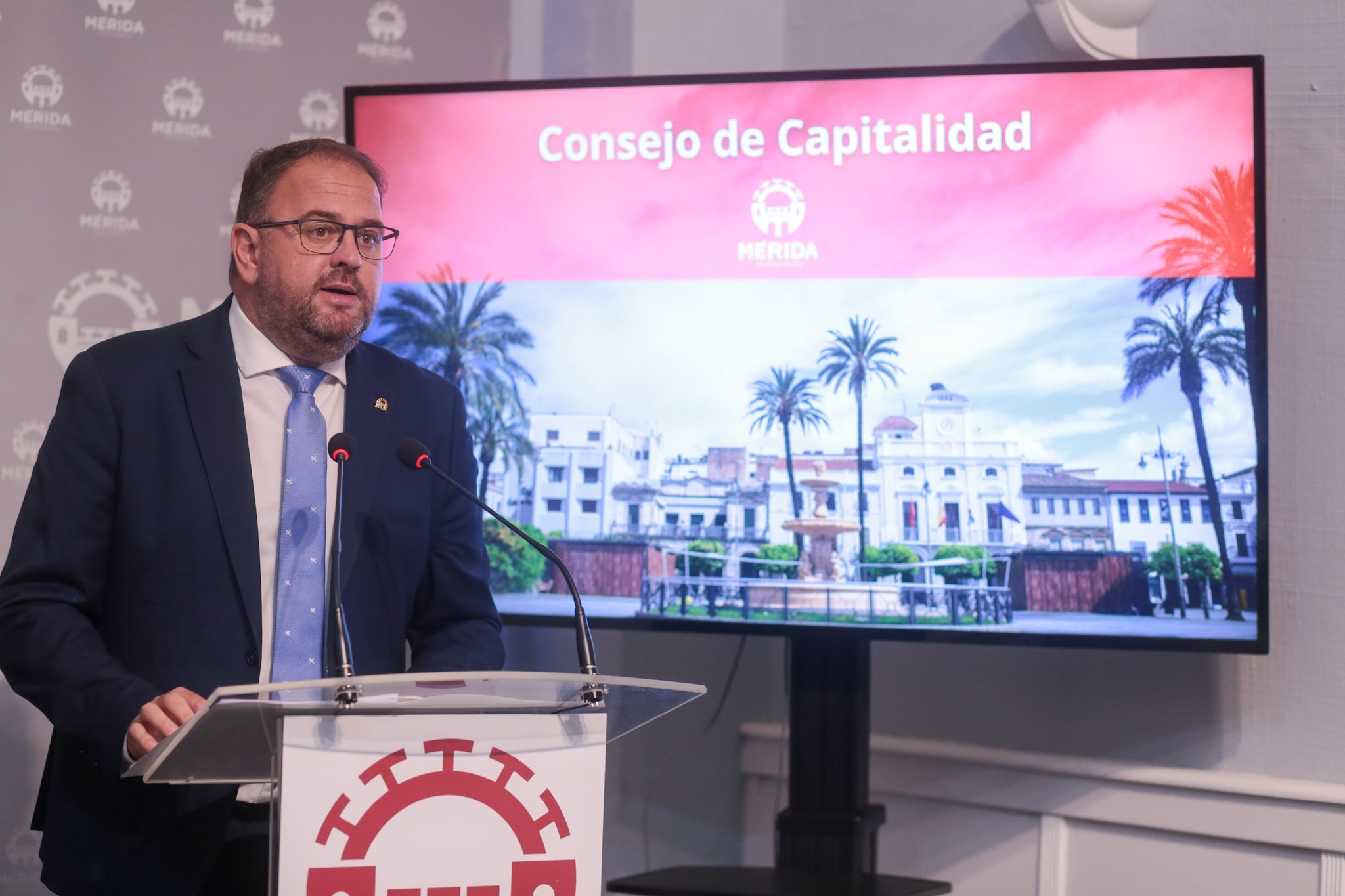 Rodríguez Osuna muestra su decepción por los presupuestos destinados por la junta a la capital extremeña Rodríguez Osuna muestra su decepción por los presupuestos destinados por la junta a la capital extremeña