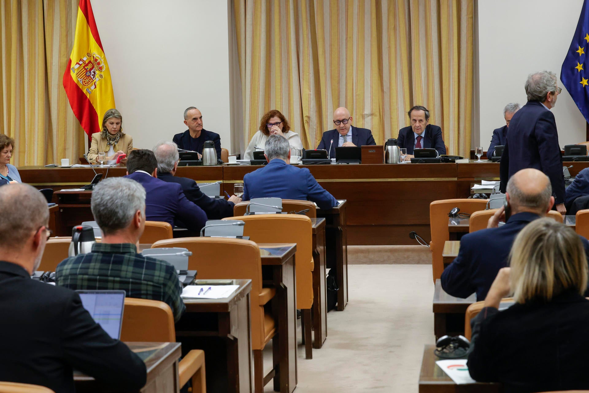 El Gobierno acuerda con ERC, Bildu y BNG la prórroga del impuesto a las energéticas y a la banca tras una jornada caótica El Gobierno acuerda con ERC, Bildu y BNG la prórroga del impuesto a las energéticas y a la banca tras una jornada caótica