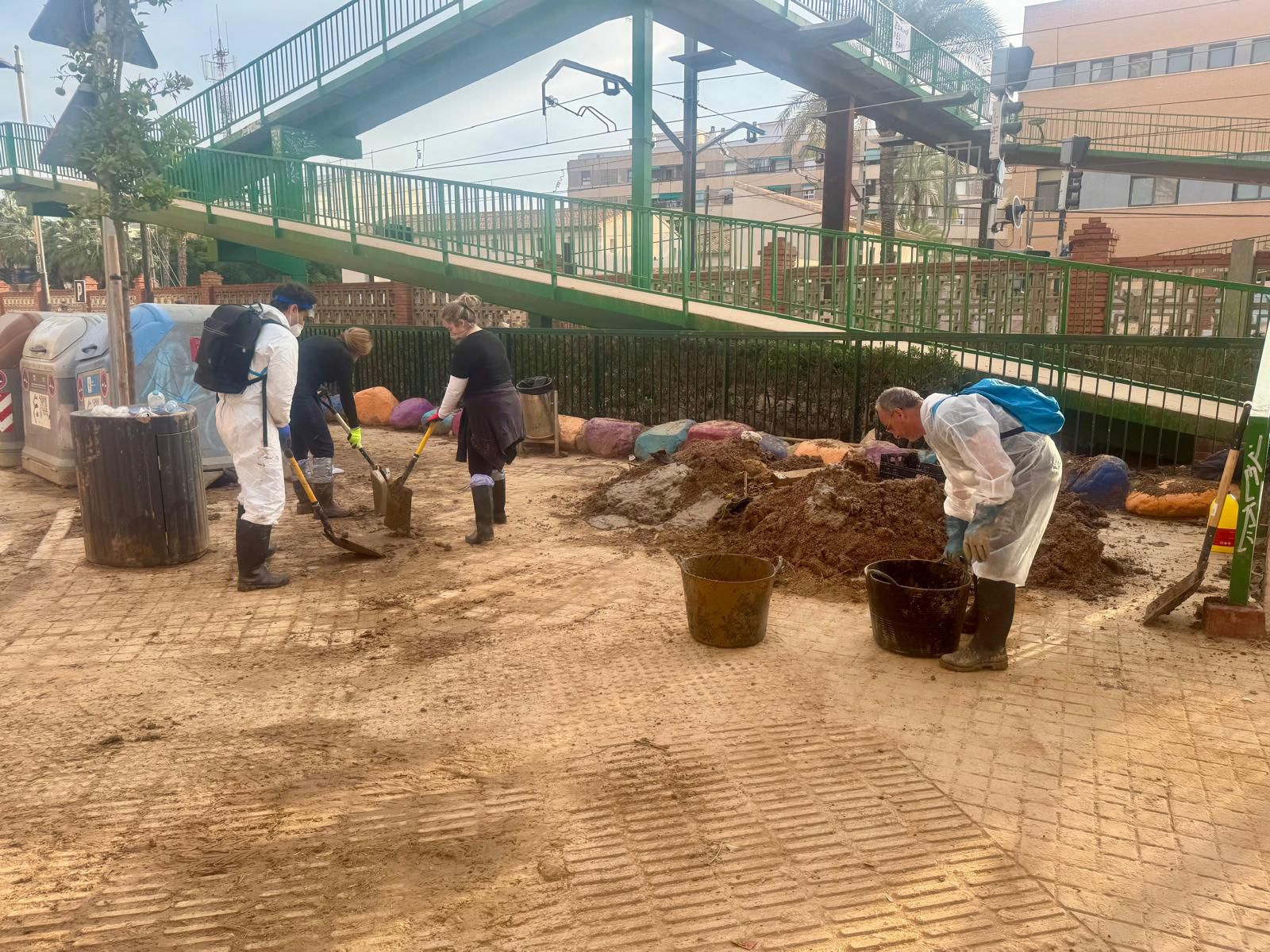 El ayuntamiento de Castelló sigue reclutando voluntarios para ayudar en las zonas devastadas por la DANA El ayuntamiento de Castelló sigue reclutando voluntarios para ayudar en las zonas devastadas por la DANA
