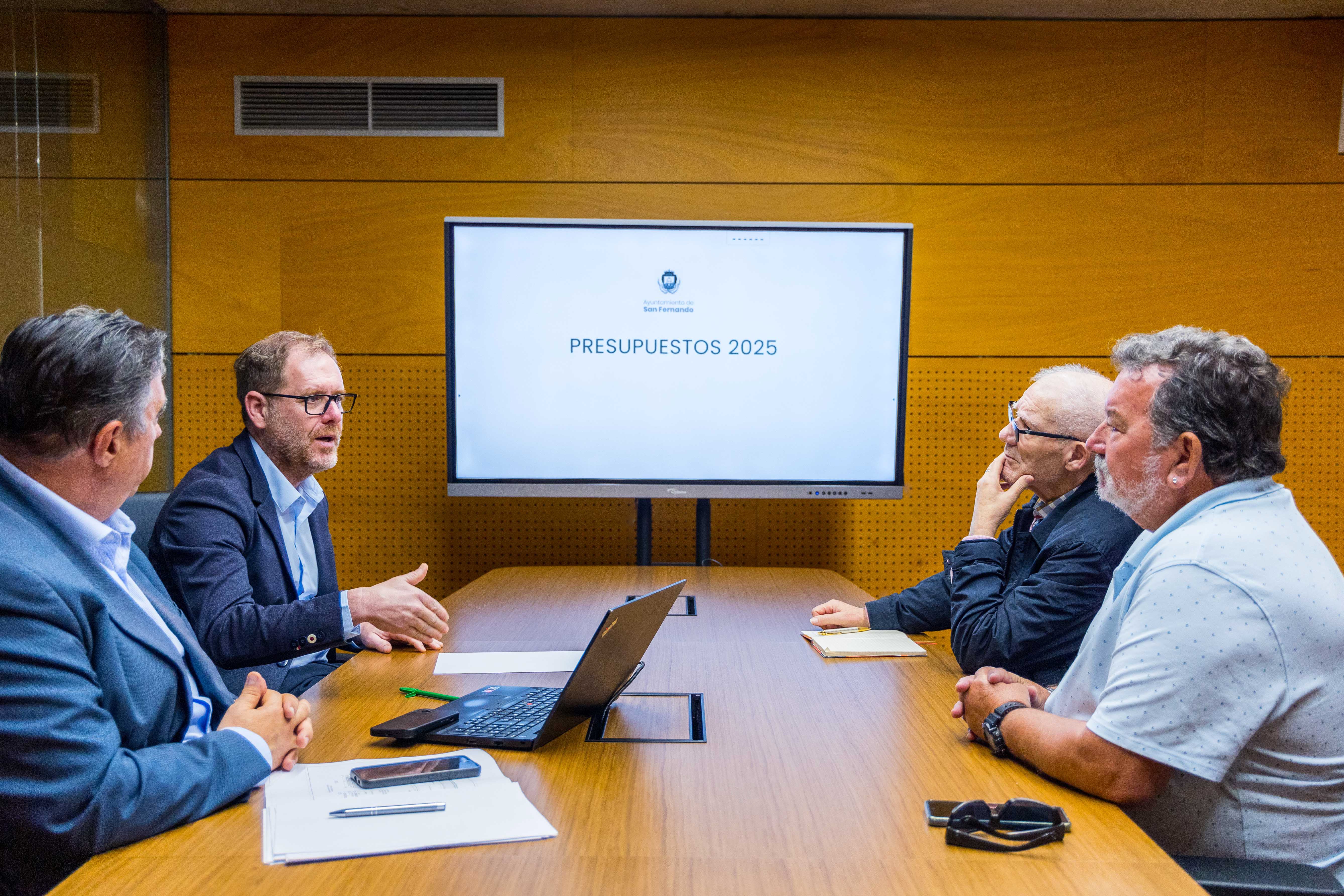 El Gobierno de San Fernando presenta los presupuestos 2025 a las federaciones vecinales El Gobierno de San Fernando presenta los presupuestos 2025 a las federaciones vecinales