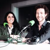 Guillermo Mendoza y Aitana Ocaña en los estudios de Onda Cero Granada