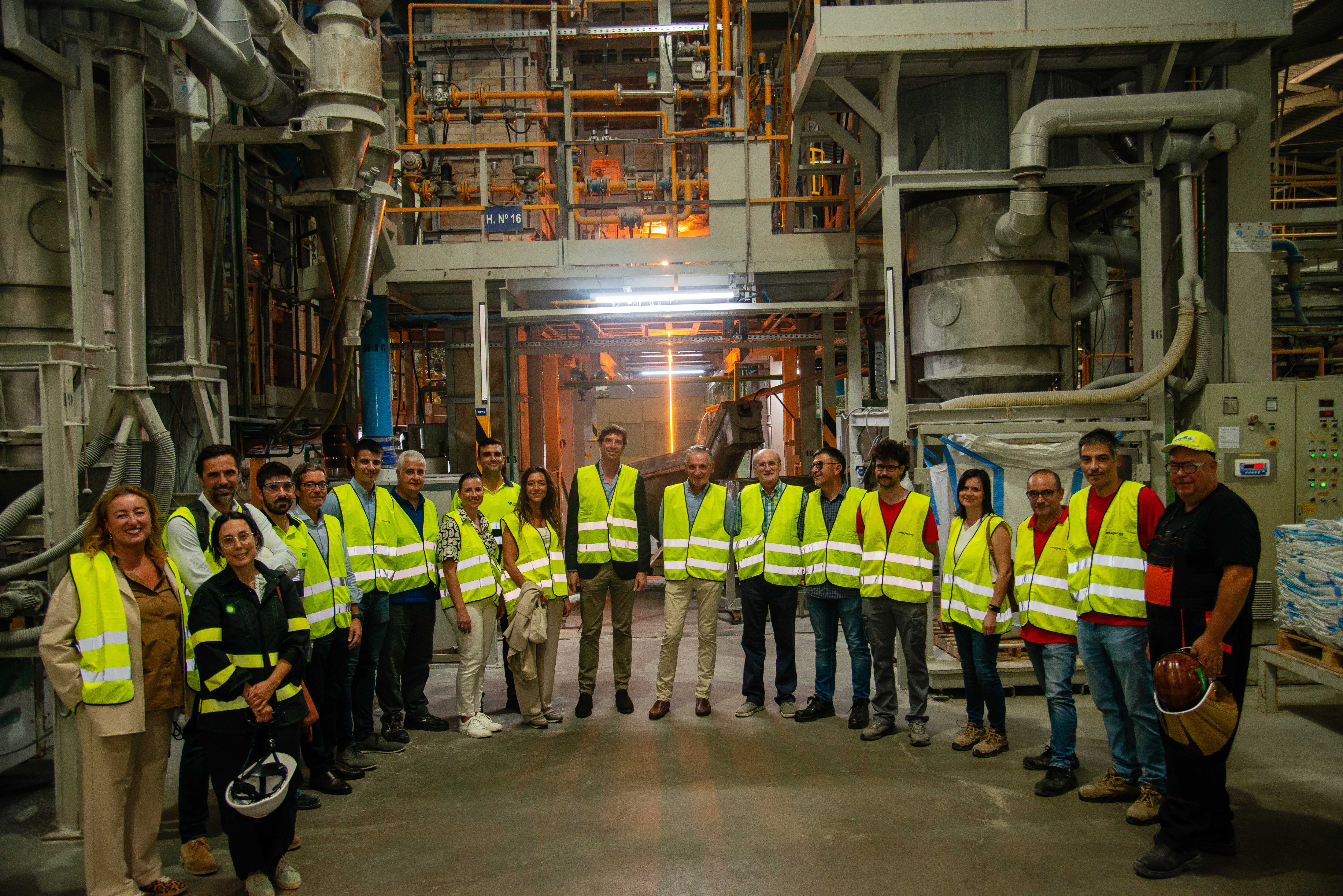 ANFFECC destaca que las primeras pruebas con hidrógeno para la producción de fritas cerámicas son "satisfactorias" ANFFECC destaca que las primeras pruebas con hidrógeno para la producción de fritas cerámicas son "satisfactorias"
