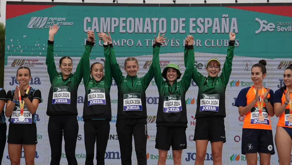 El Playas celebra uno de sus títulos en Cross El Playas celebra uno de sus títulos en Cross