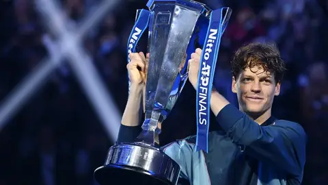 Sinner se gradúa como maestro en Turín Sinner se gradúa como maestro en Turín