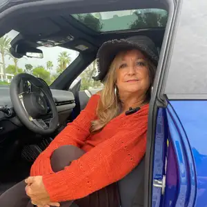 Ana Babiloni se sube a un MINI y nos deja entrar en su trayectoria. Ana Babiloni se sube a un MINI y nos deja entrar en su trayectoria.