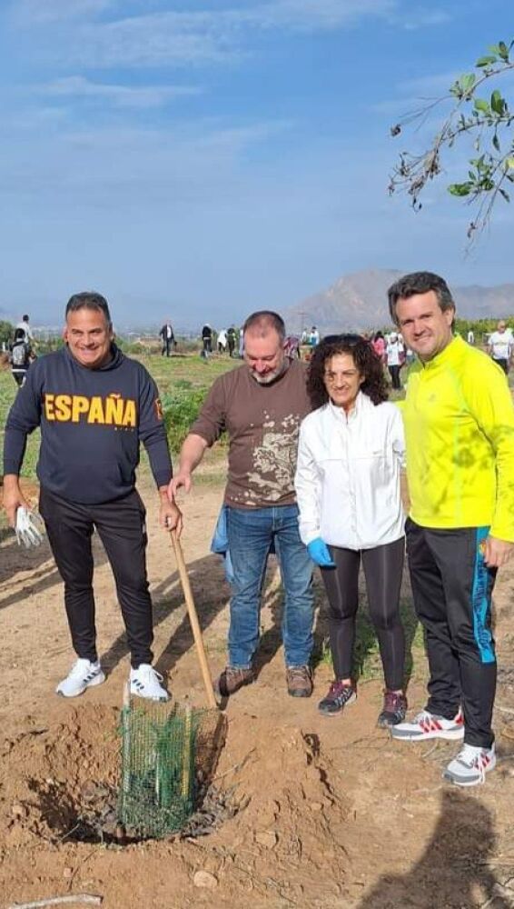 Masiva afluencia a la fiesta medioambiental 'Por una sierra más verde' en Benejúzar