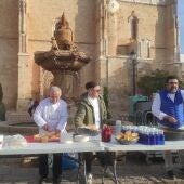 Euro-Toques CLM prepara un desayuno tradicional manchego en la Plaza de España de Valdepeñas