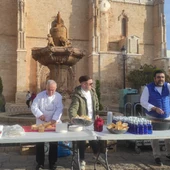 Euro-Toques CLM prepara un desayuno tradicional manchego en la Plaza de España de Valdepeñas Euro-Toques CLM prepara un desayuno tradicional manchego en la Plaza de España de Valdepeñas
