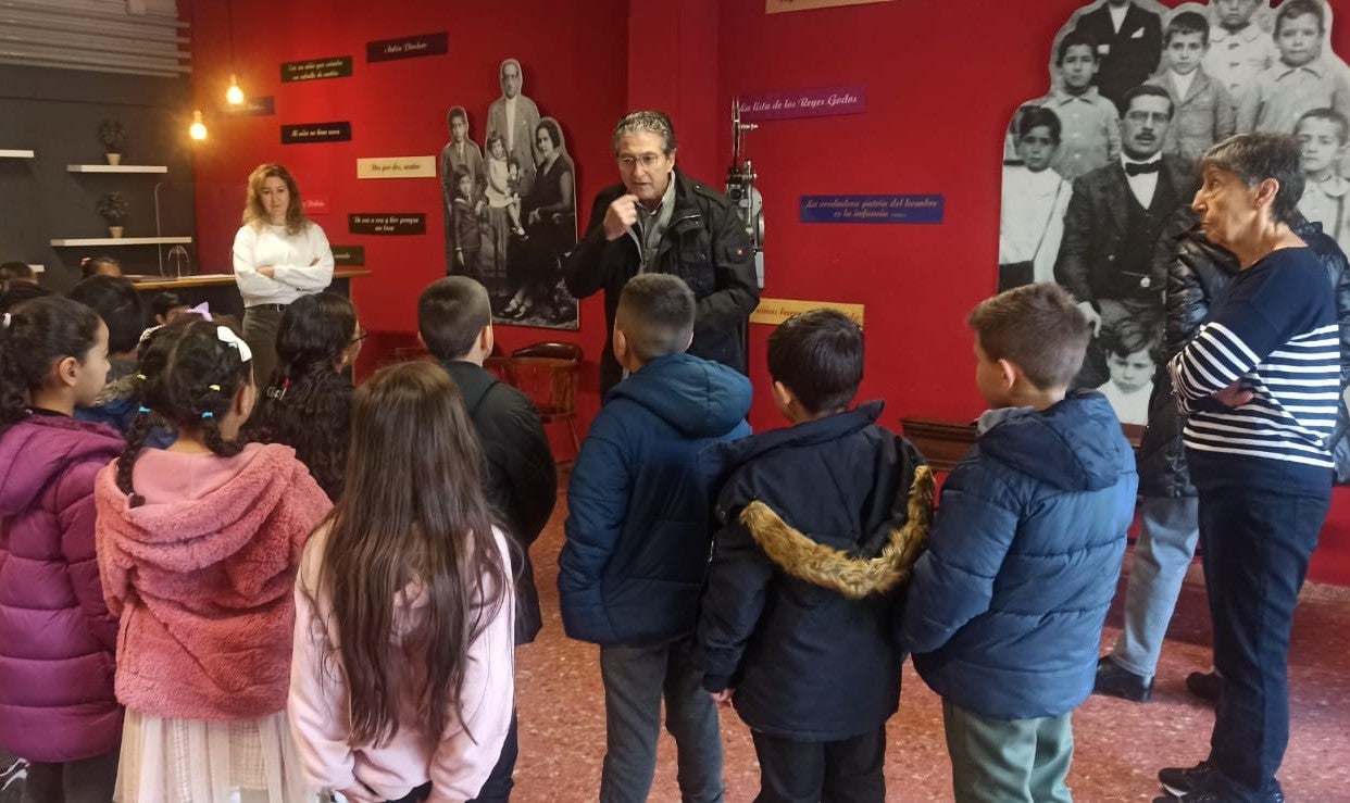 Talleres para escolares en "su Museo" para conmemorar el Día de la infancia escolares Talleres para escolares en "su Museo" para conmemorar el Día de la infancia escolares
