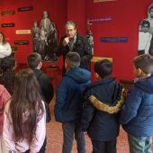 Talleres `para escolares en "su Museo" para conmemorar el Día de la infancia escolares