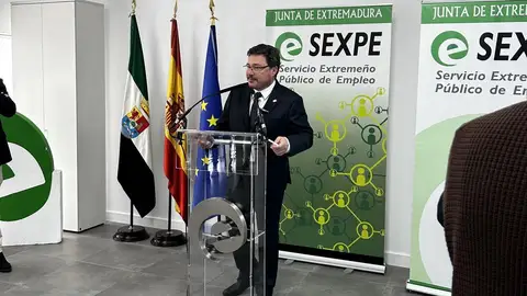 Santamaría reafirma su apuesta por los centros de empleo como "conexión" entre empresas, desempleados y trabajadores Santamaría reafirma su apuesta por los centros de empleo como "conexión" entre empresas, desempleados y trabajadores