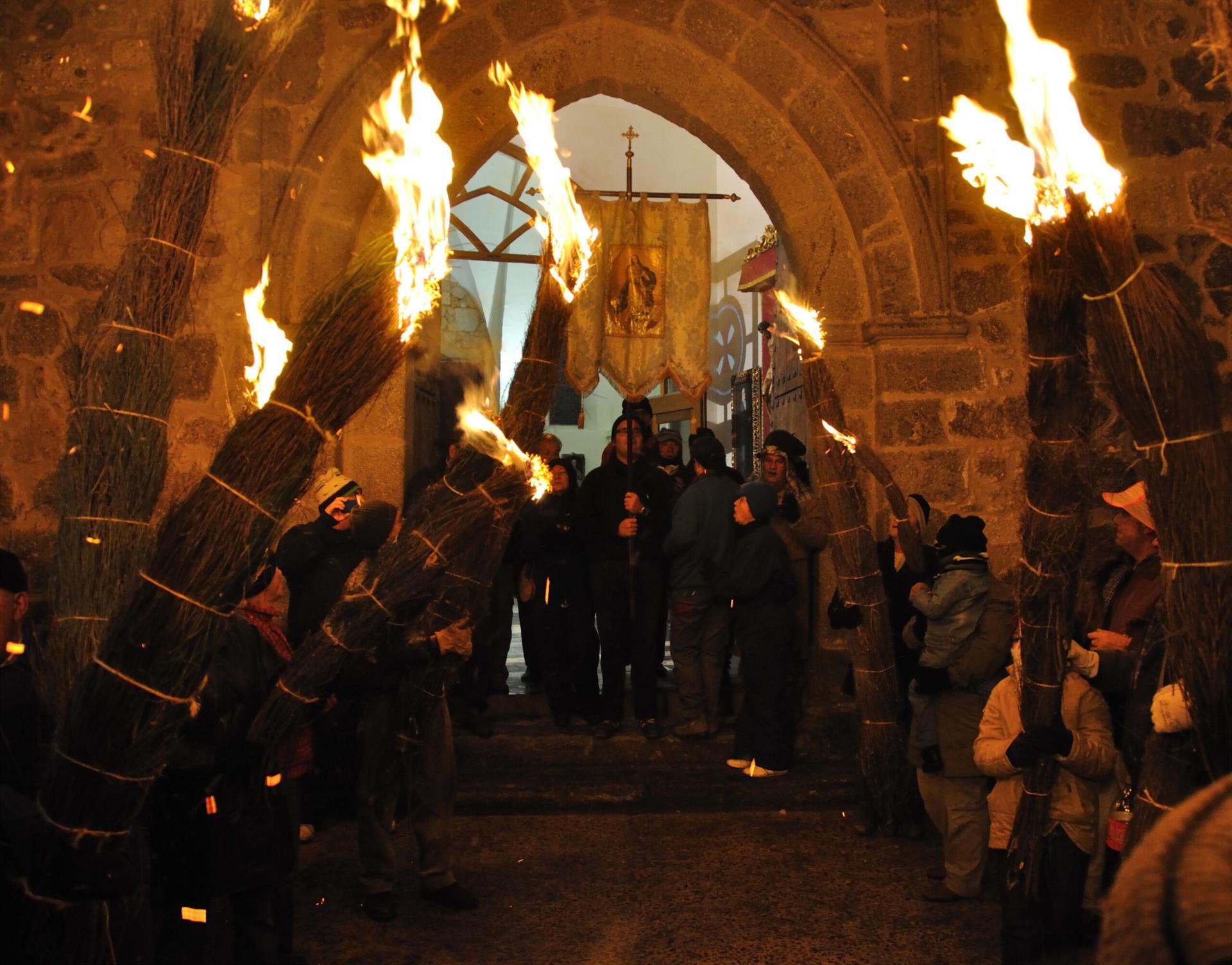 Los Escobazos de Jarandilla de la Vera estrenarán este año su título de Fiesta de Interés Turístico Nacional el 7 de diciembre Los Escobazos de Jarandilla de la Vera estrenarán este año su título de Fiesta de Interés Turístico Nacional el 7 de diciembre