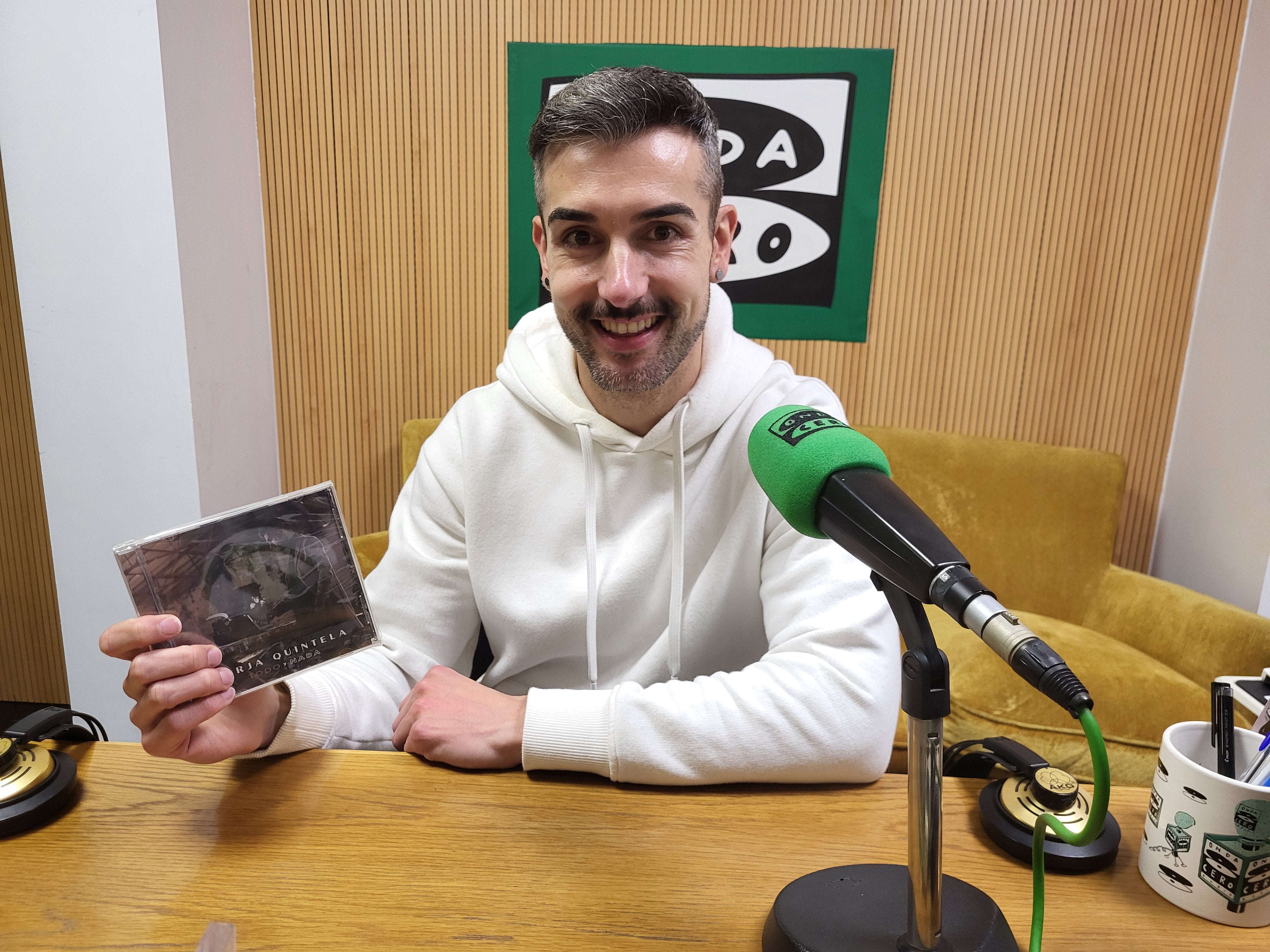 O ourensán Borja Quintela presenta 'Todo y nada' O ourensán Borja Quintela presenta 'Todo y nada'