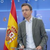 El portavoz de Sumar, Iñigo Errejón, durante una rueda de prensa.