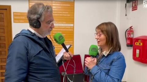Alcaldesa de Chiva, Amparo Fort, con Carlos Alsina