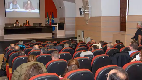 Un centenar de agentes culturales se reúnen en Cáceres para analizar nuevas herramientas para mejorar el sector Un centenar de agentes culturales se reúnen en Cáceres para analizar nuevas herramientas para mejorar el sector