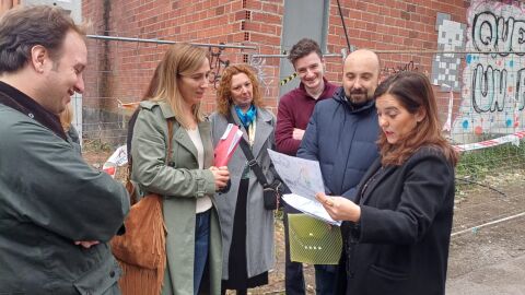 Visita de In&eacute;s Rey al esqueleto del Martinete