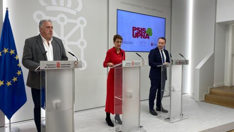 Joseba Asiron, alcalde de Pamplona/Iru&ntilde;a, Mar&iacute;a Chivite, presidenta del Gobierno de Navarra, y Ram&oacute;n Gonzalo, rector de la UPNA