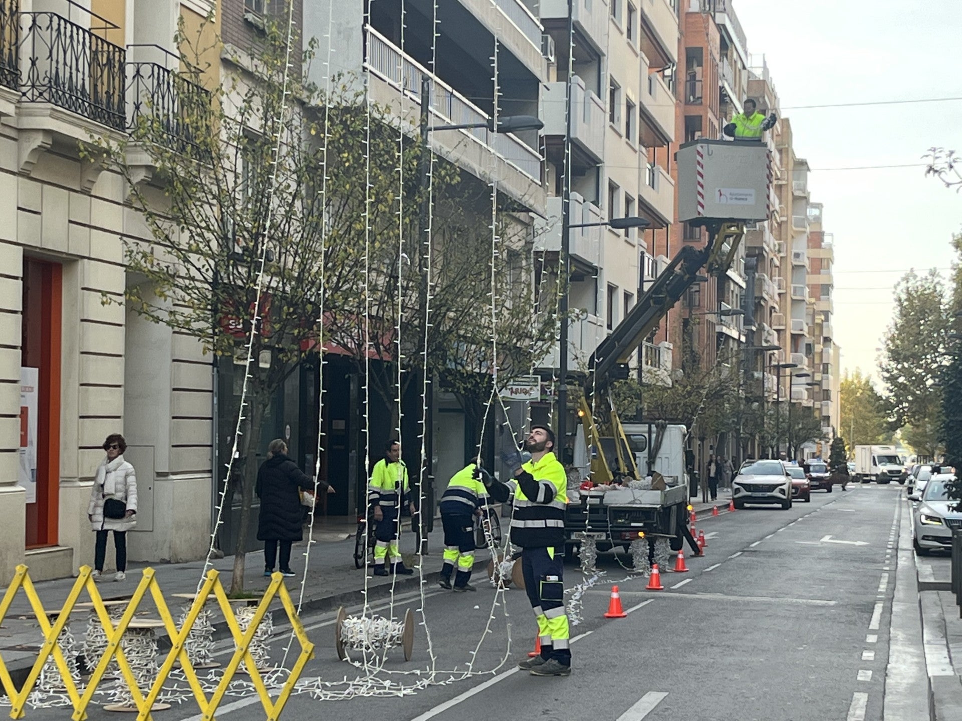 Contratan a la empresa que ilumina Vigo para colocar las luces navideñas en Huesca Contratan a la empresa que ilumina Vigo para colocar las luces navideñas en Huesca