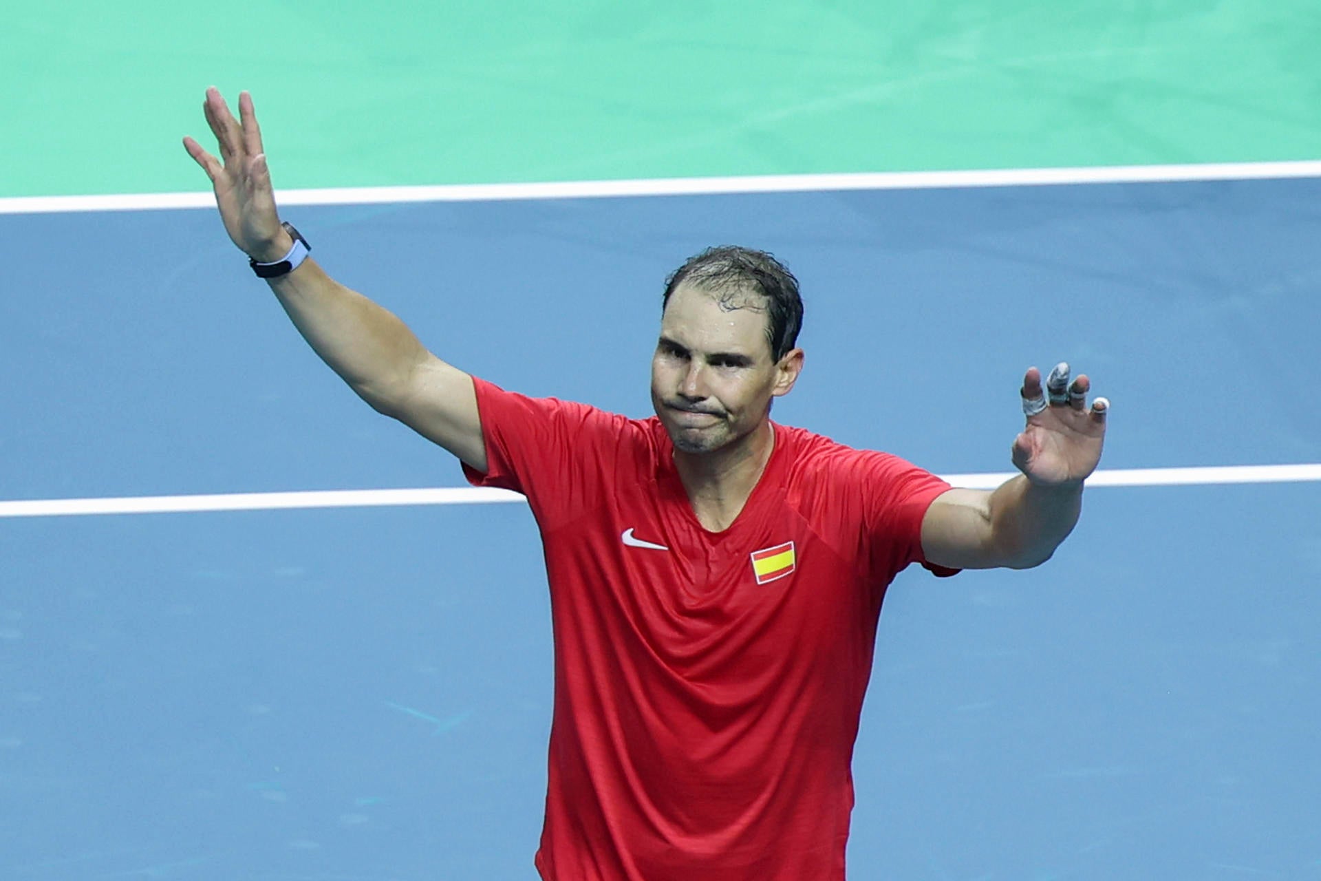 Rafa Nadal se despide del tenis tras la derrota de España ante Países Bajos: "El cuerpo no quiere jugar más" Rafa Nadal se despide del tenis tras la derrota de España ante Países Bajos: "El cuerpo no quiere jugar más"