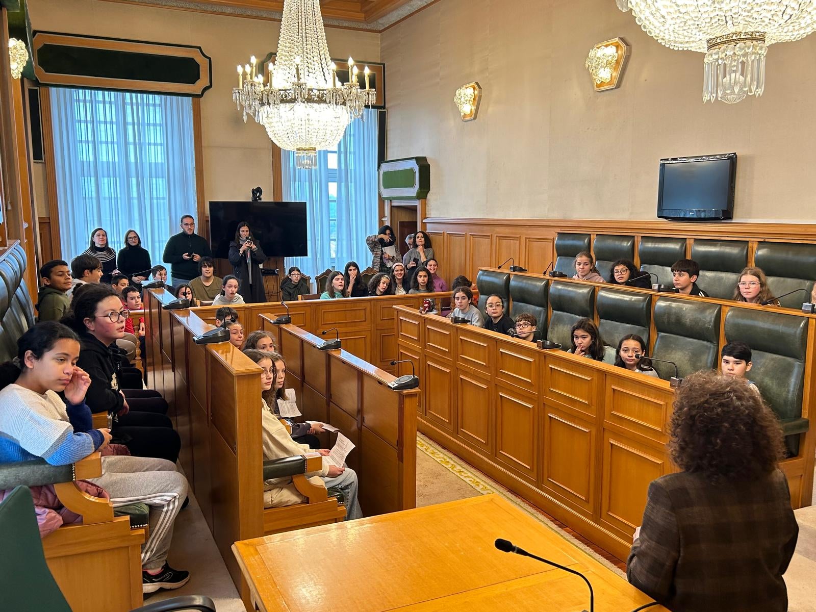 El Concello de Santiago conmemora el día Internacional de la Infancia con un pleno municipal infantil El Concello de Santiago conmemora el día Internacional de la Infancia con un pleno municipal infantil