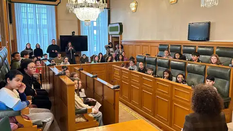 El Concello de Santiago conmemora el día Internacional de la Infancia con un pleno municipal infantil El Concello de Santiago conmemora el día Internacional de la Infancia con un pleno municipal infantil