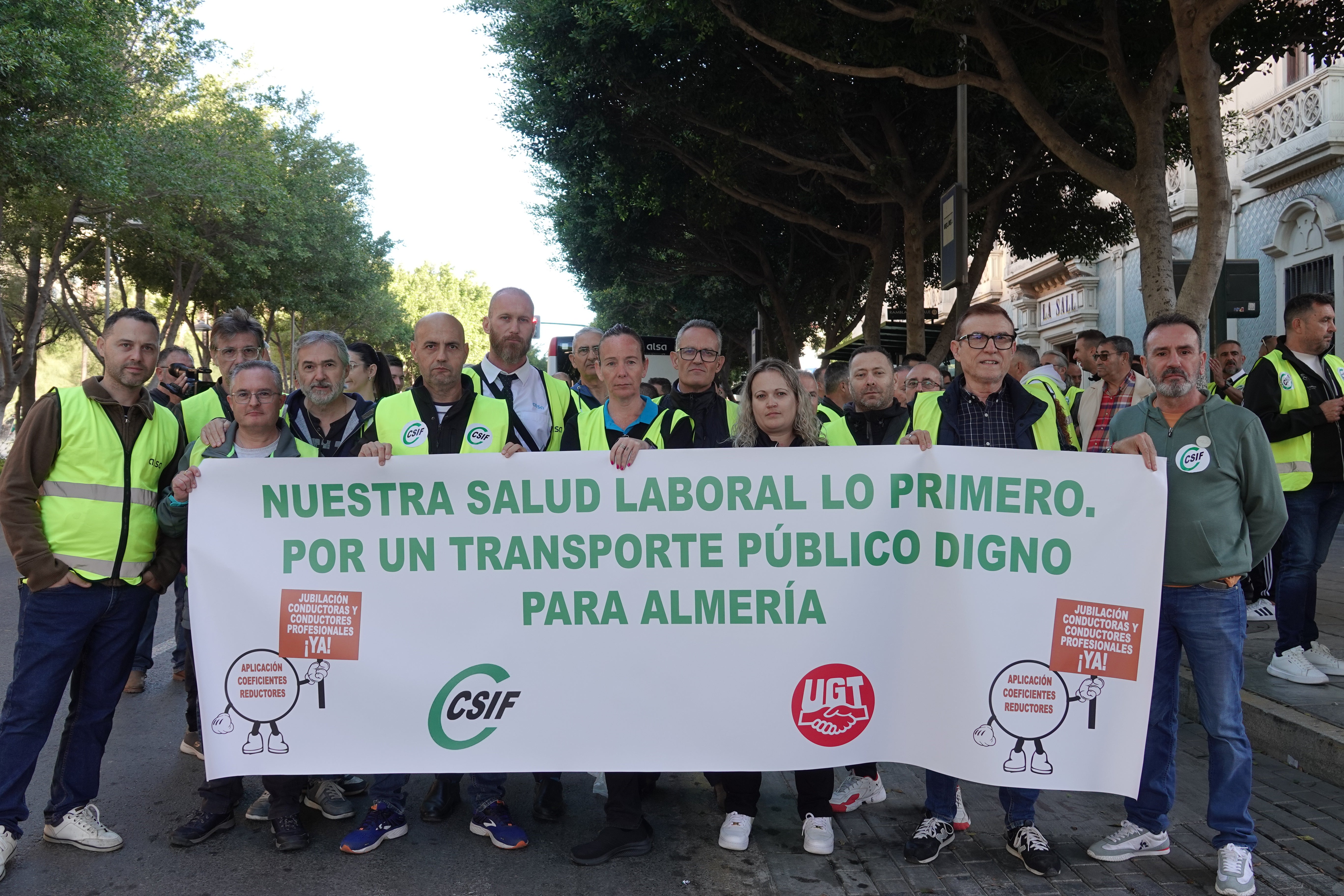 Surbús estudia convocar huelga total en diciembre en el transporte público de la capital almeriense Surbús estudia convocar huelga total en diciembre en el transporte público de la capital almeriense