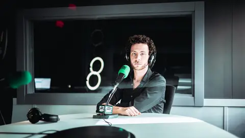 Guillermo Mendoza en los estudios de Onda Cero Granada Guillermo Mendoza en los estudios de Onda Cero Granada