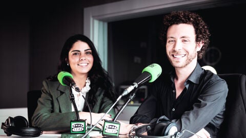 Aitana Oca&ntilde;a y Guillermo Mendoza en los estudios de Onda Cero Granada
