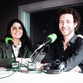 Aitana Ocaña y Guillermo Mendoza en los estudios de Onda Cero Granada