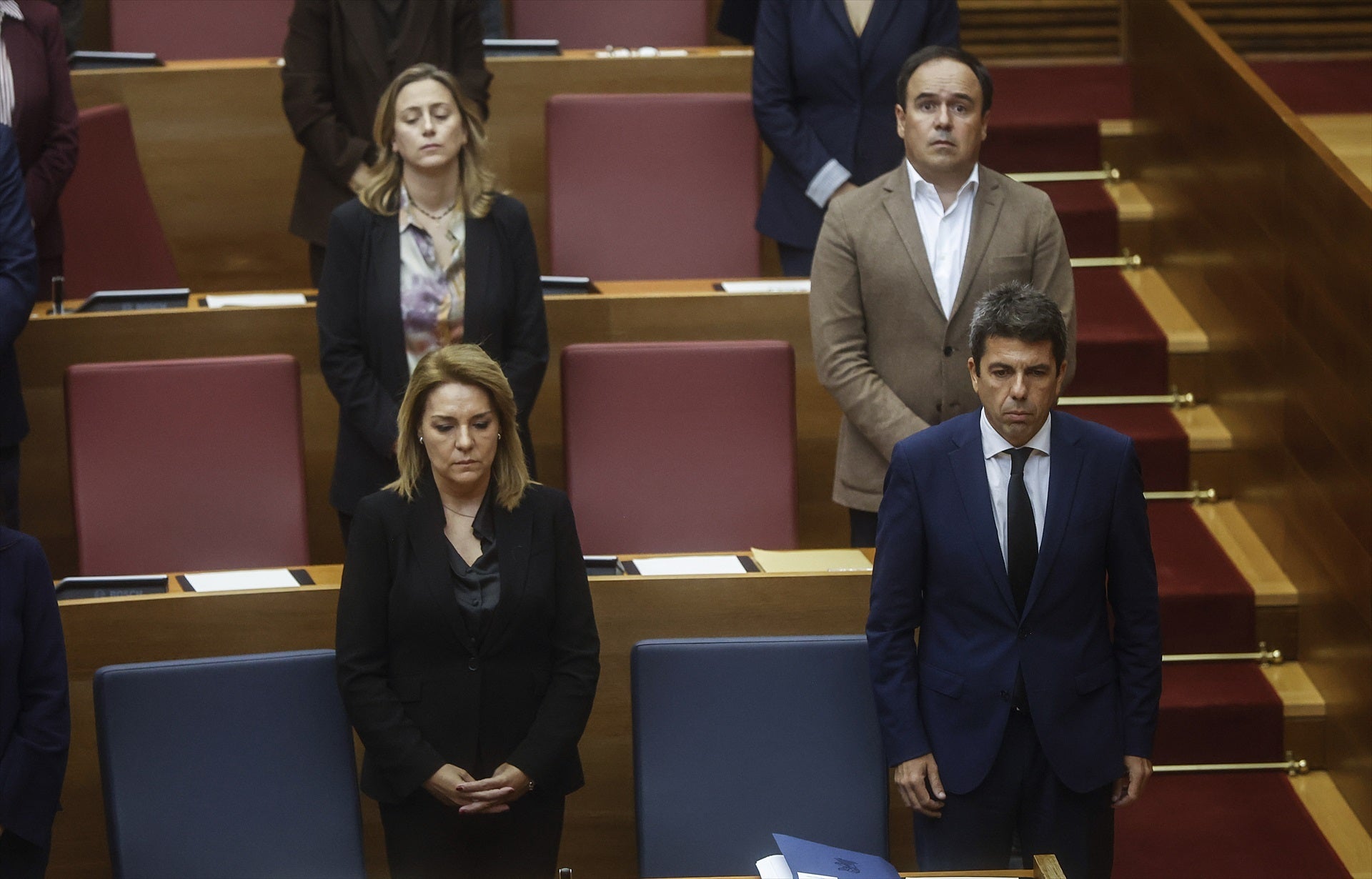 Teresa Ribera y la Generalitat se desmienten mutuamente con la alerta de la Aemet por la DANA Teresa Ribera y la Generalitat se desmienten mutuamente con la alerta de la Aemet por la DANA