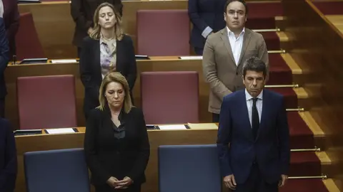 Teresa Ribera y la Generalitat se desmienten mutuamente con la alerta de la Aemet por la DANA Teresa Ribera y la Generalitat se desmienten mutuamente con la alerta de la Aemet por la DANA