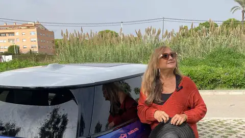 Ana Babiloni sube al MINI 100% Eléctrico. Ana Babiloni sube al MINI 100% Eléctrico.