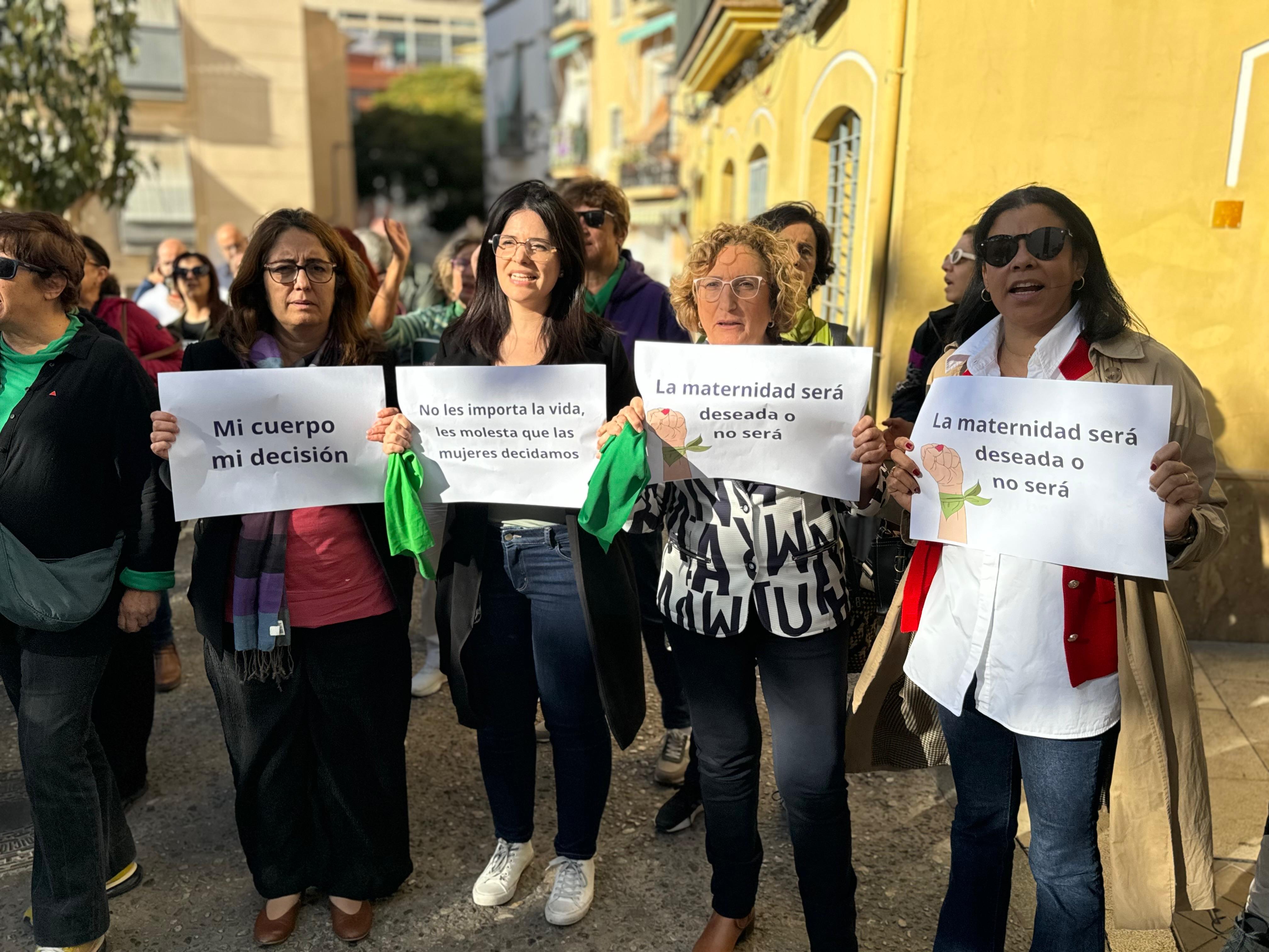 Polémica inauguración de la oficina de apoyo a la maternidad exigida por Vox Polémica inauguración de la oficina de apoyo a la maternidad exigida por Vox