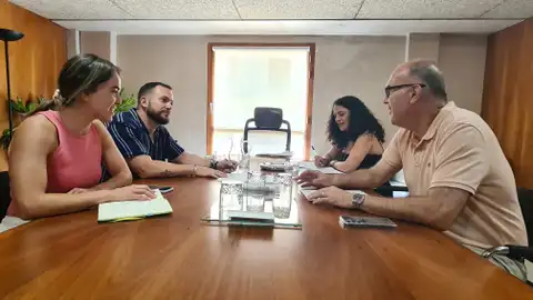 Encuentro entre concejales de Compromis y del Partido Popular Encuentro entre concejales de Compromis y del Partido Popular