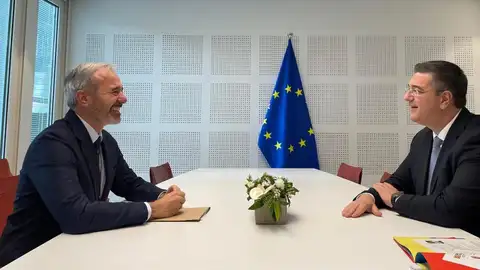 El presidente Jorge Azcón reunido con el vicepresidente del Comité de las Regiones y candidato a comisario europeo de Transporte y Turismo Sostenible, Apostolos Tzitzikostas. El presidente Jorge Azcón reunido con el vicepresidente del Comité de las Regiones y candidato a comisario europeo de Transporte y Turismo Sostenible, Apostolos Tzitzikostas.
