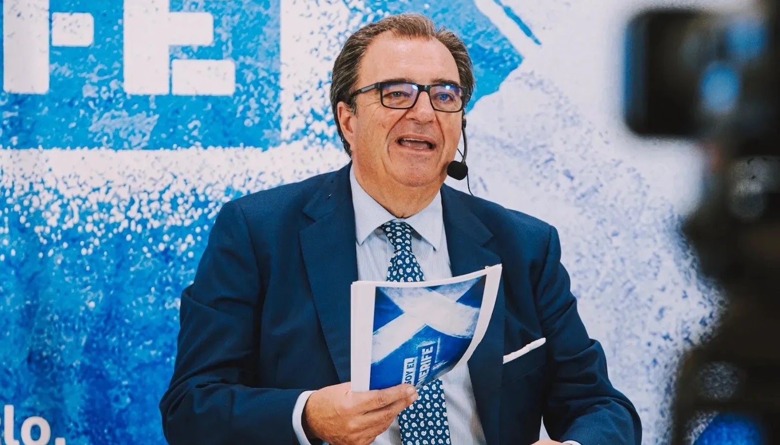 El Tenerife defiende sus gastos en comisiones a intermediarios El Tenerife defiende sus gastos en comisiones a intermediarios