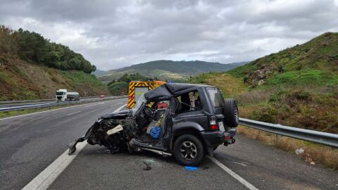 Falece &oacute; colisionar seu todo terreo con un cami&oacute;n na A-52