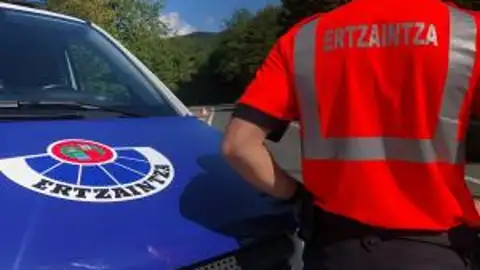 Prisión para los cinco detenidos en Vitoria tras cometer a un robo y herir a diez ertzainas Prisión para los cinco detenidos en Vitoria tras cometer a un robo y herir a diez ertzainas