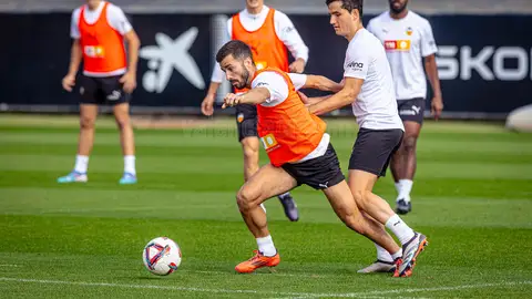 Baraja prueba con Foulquier, Mosquera, Yarek, Tárrega y Gayá de cara al partido frente al Betis Baraja prueba con Foulquier, Mosquera, Yarek, Tárrega y Gayá de cara al partido frente al Betis