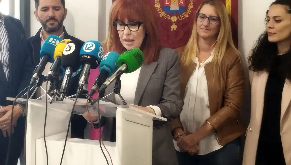 En el atril, la concejala de Bienestar Social, Begoña León En el atril, la concejala de Bienestar Social, Begoña León