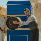 El actor Félix Moati, en un fotograma promocional de 'En la alcoba del sultán'